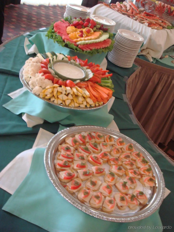 Holiday Inn & Suites Oakland - Airport by IHG