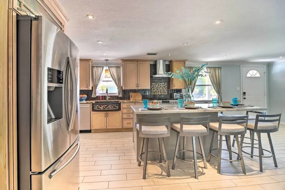 Backyard Oasis! Waterfront Haven in Bradenton