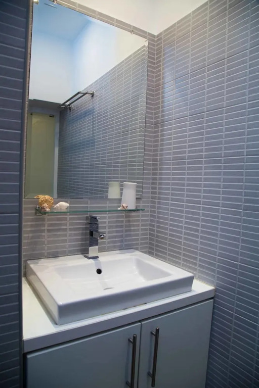 Two Bedroom Suites Near The Parliament