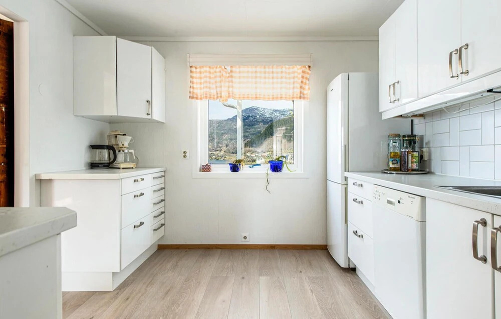 4 Bedroom Amazing Home In Strandebarm