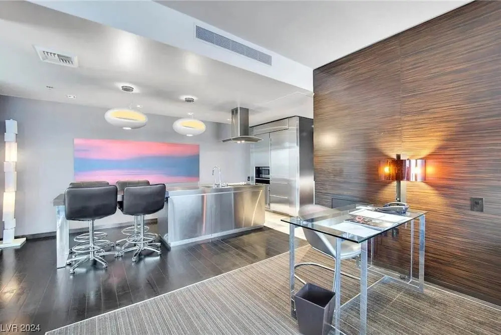 Mountain-view 1BR Palms w/ Balcony Access 83321