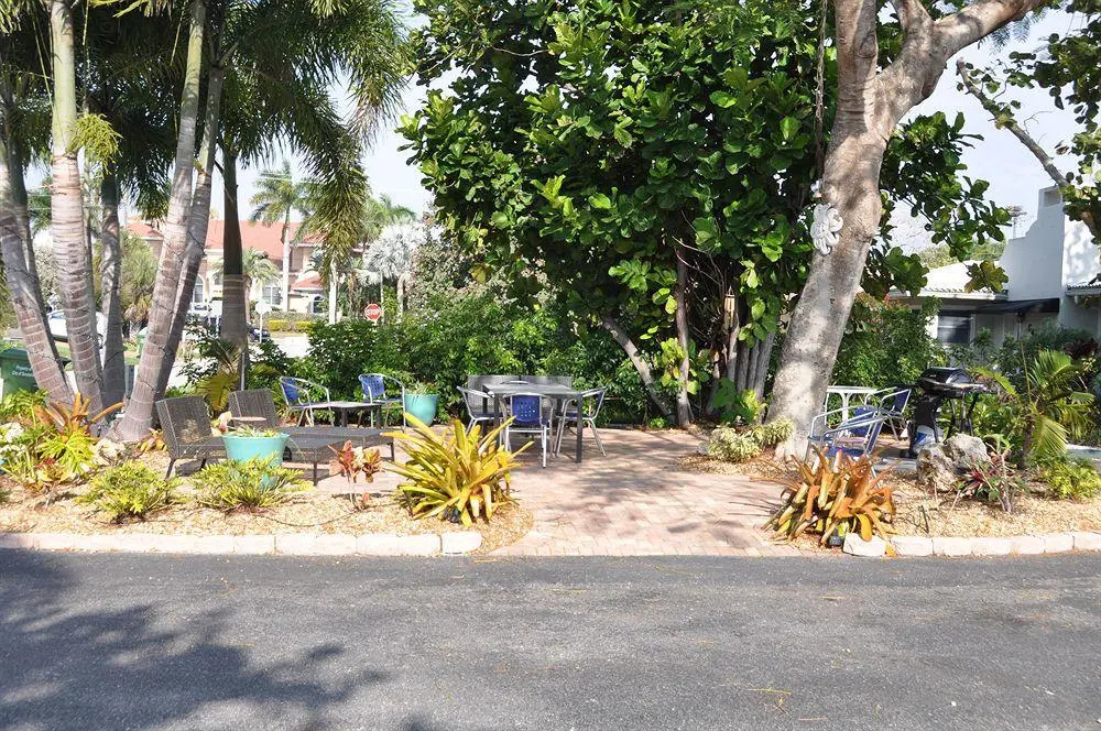 Lido Islander Inn
