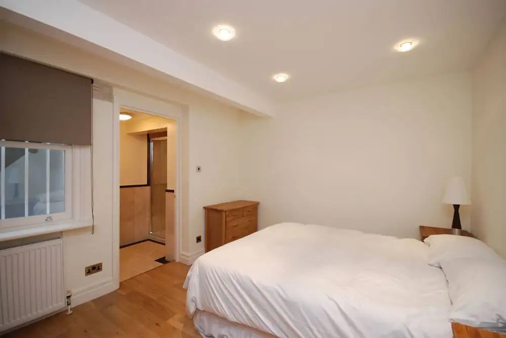 Delightful 2 Bed Garden Flat in Earl's Court