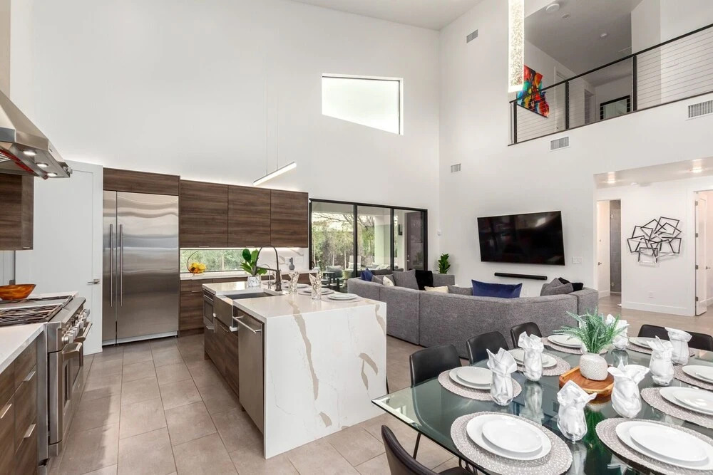 33rd Modern Phoenix 4 Bedroom Home by Redawning