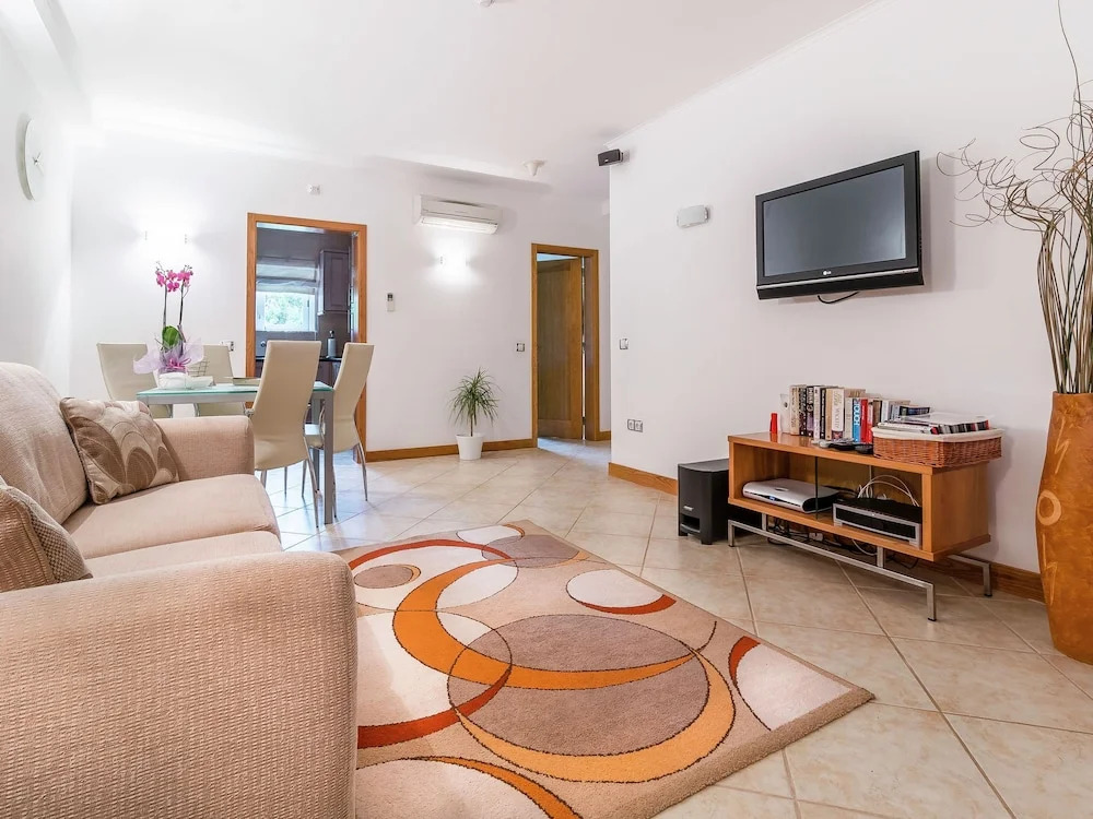 Luxurious Apartment in Lagos with Swimming Pool & Hot Tub