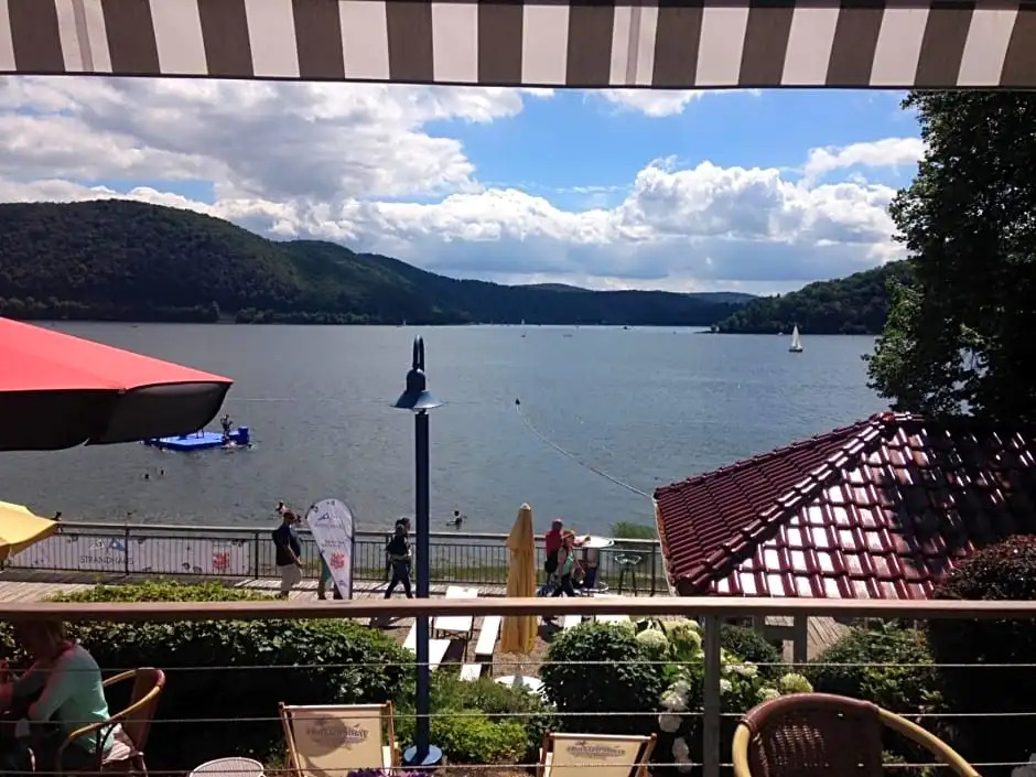 Strandhaus Edersee - Kaminzimmer, Seeblick, Badestrand, Seeterrasse