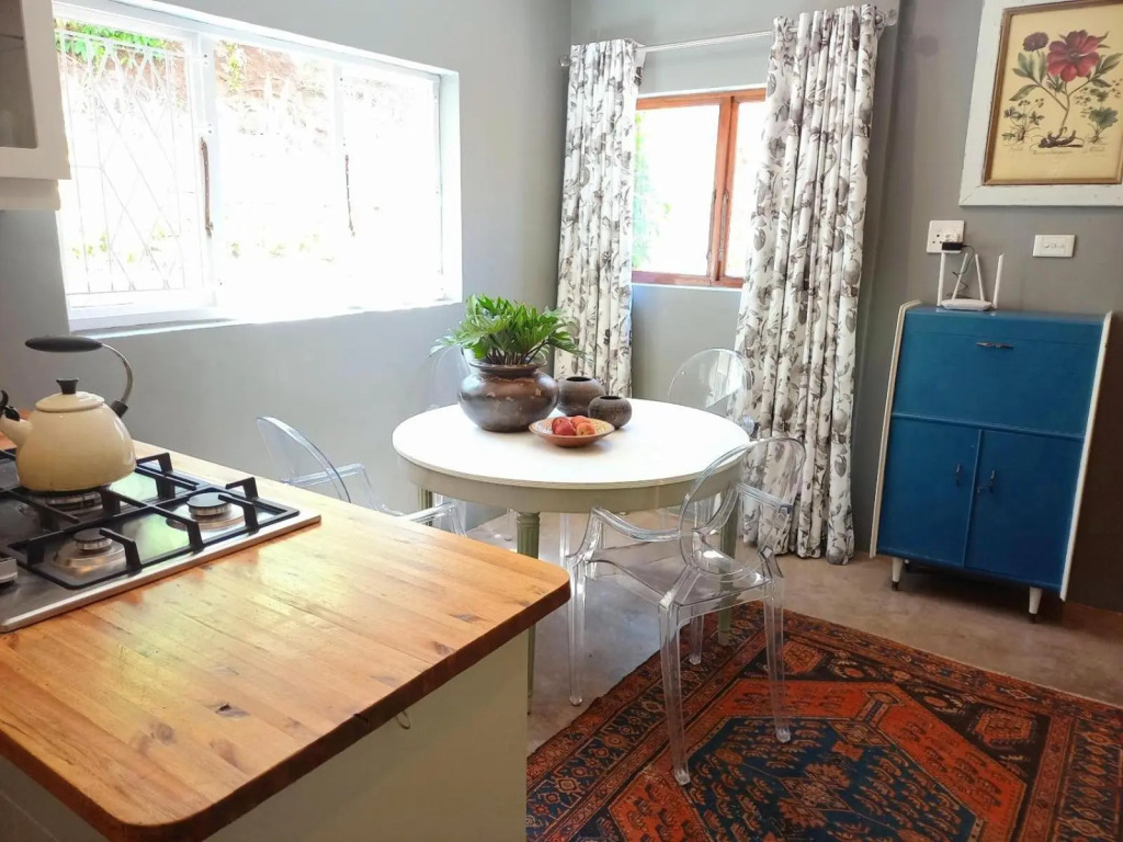 Villa Roc Guesthouse - Pet Friendly