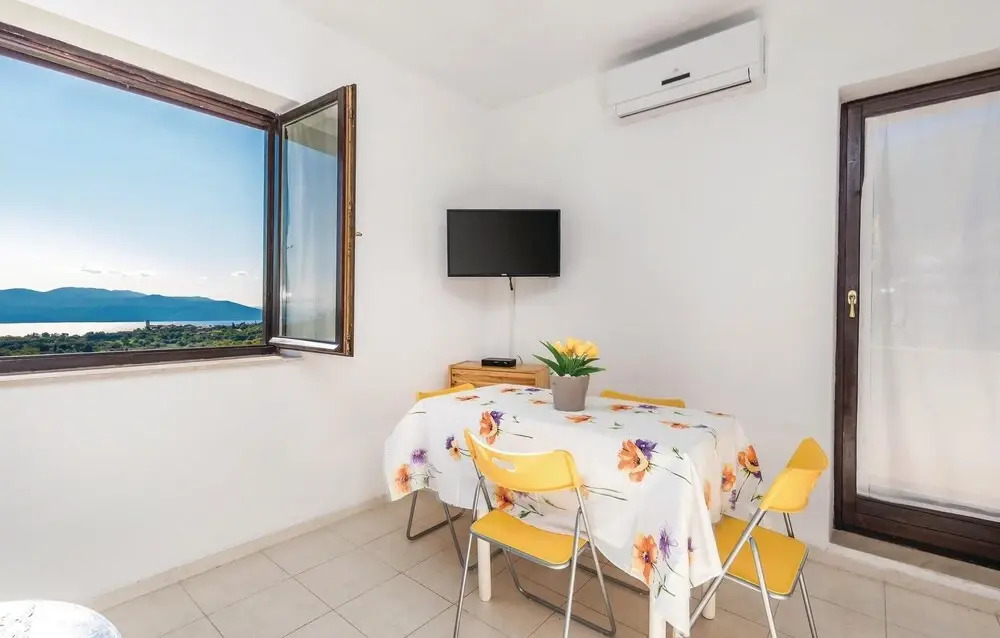 Nice Home in Brsec With Wifi and 2 Bedrooms