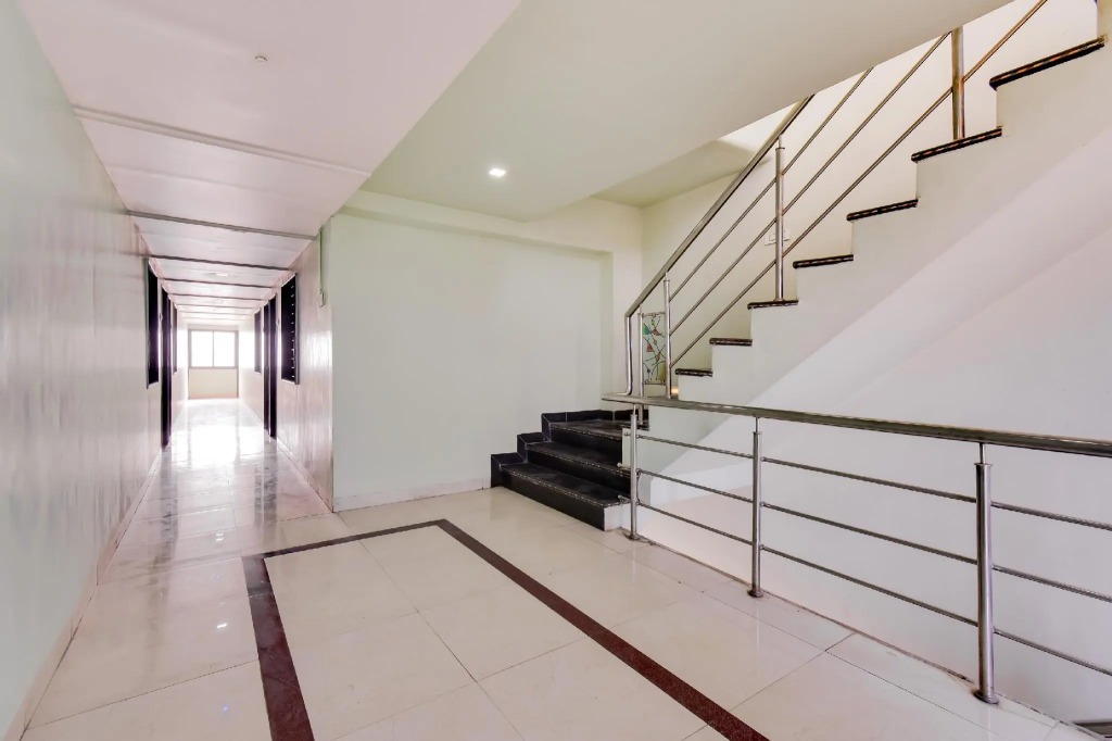 OYO 66018 Hotel Vijayraj Lodging And Boarding