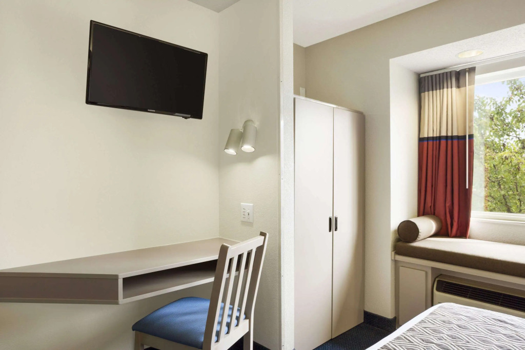 Microtel Inn By Wyndham Louisville East