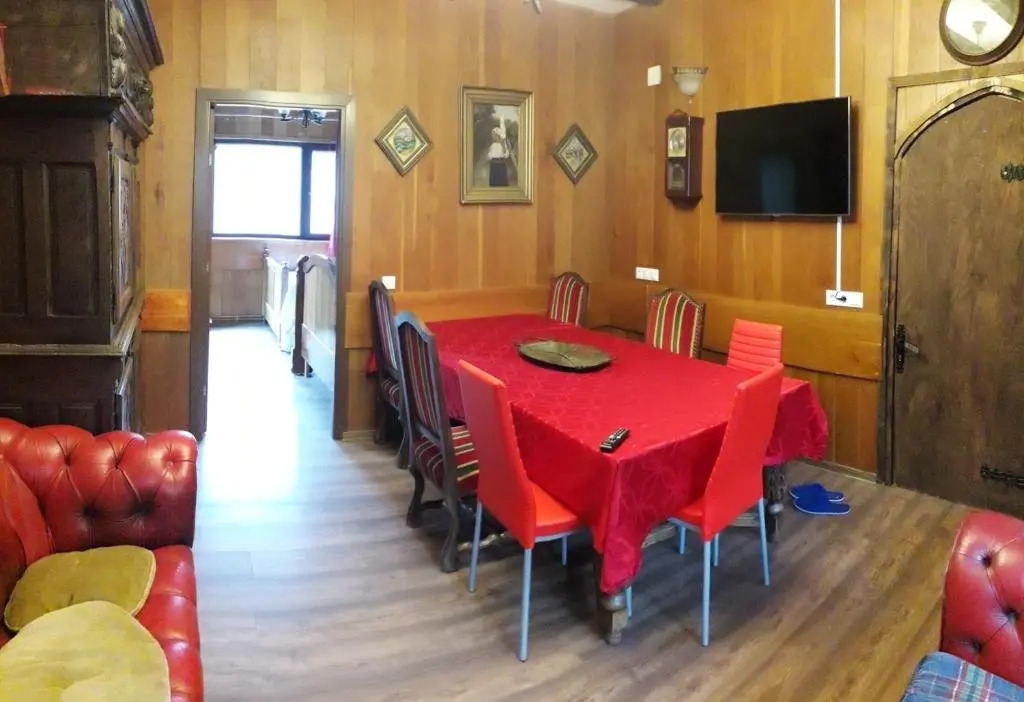 5 bedrooms chalet with city view enclosed garden and wifi at Busteni 1 km away from the slopes