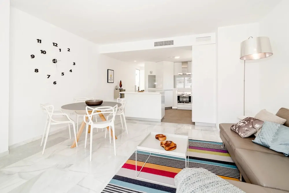 Ivy4- Modern 2 Bedroom Duplex Close To Beach