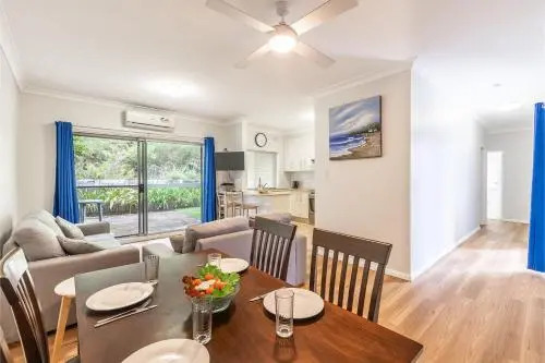 4 'Adriana', 83 Ronald Avenue - Open Plan Living With Backyard