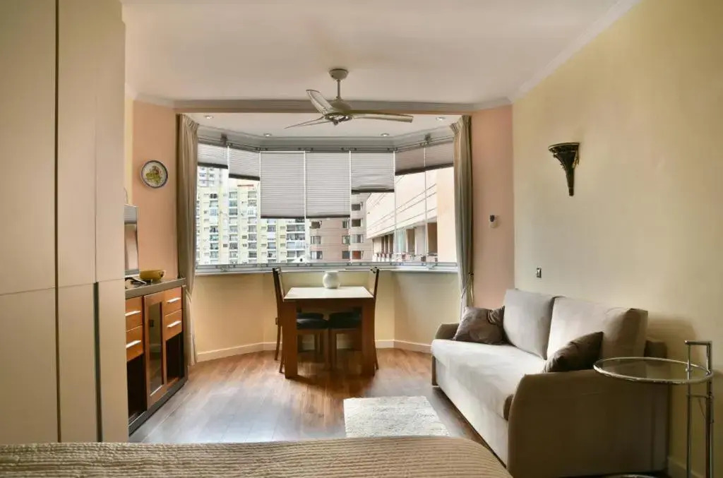 NEW! Seafront luxury studio in Las Palmeras hotel