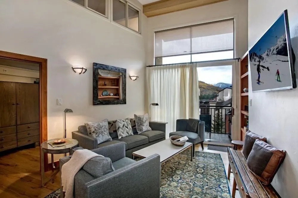 3 Bedroom Antlers Vacation Rental With Incredible Slopeside Views And Just A Short Walk To Gondola And Lionshead Village
