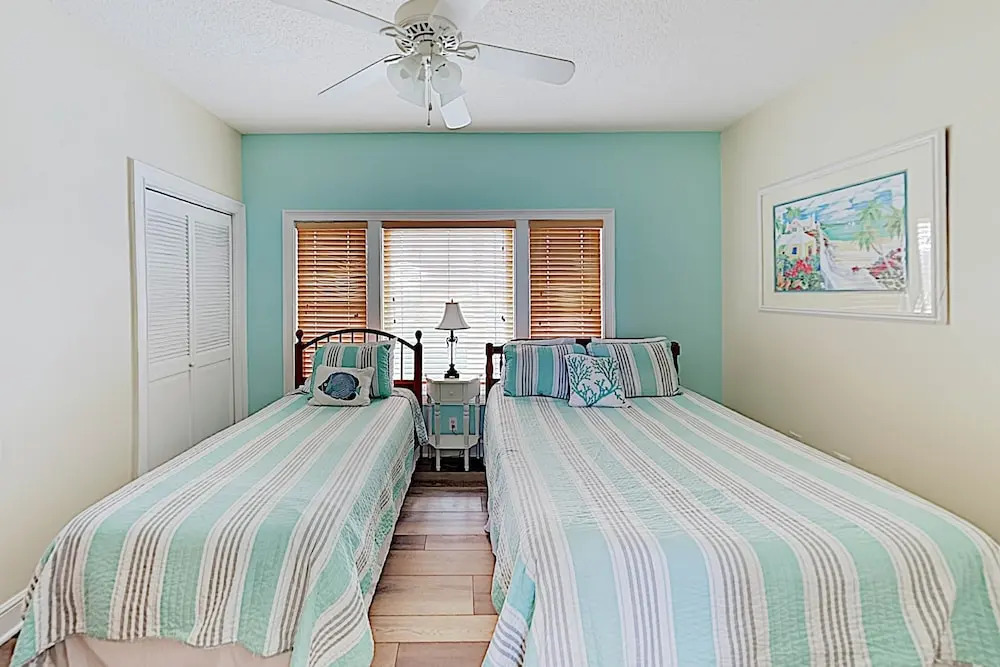 New Listing! Beachside W/ Bay Views & Pool 2 Bedroom Condo