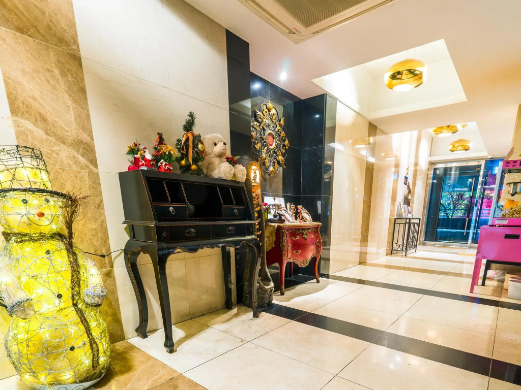 LaNuit Hotel