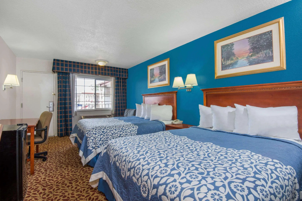 Days Inn Central