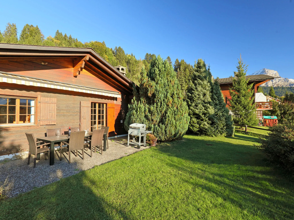 Chalet Chalet Lorila by Interhome