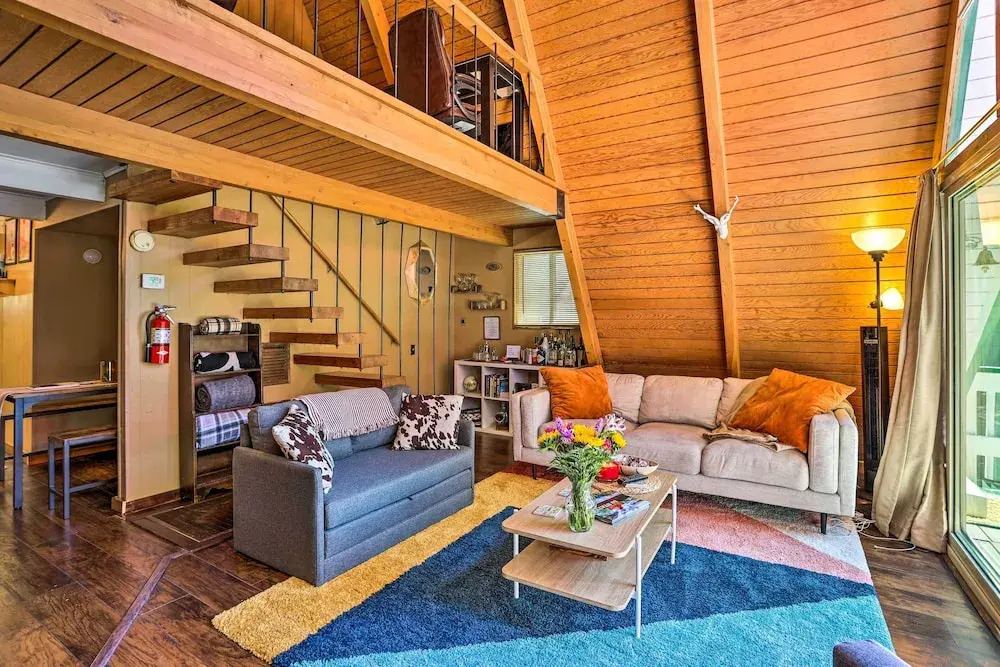 Running Springs A-frame w/ Deck & Mtn Views!