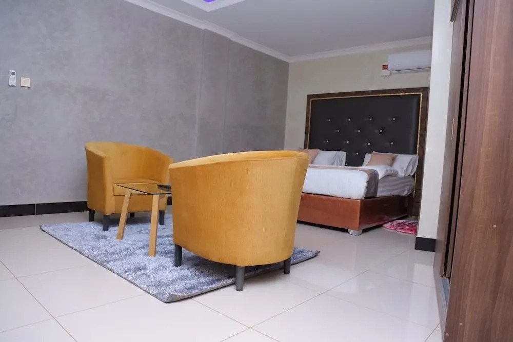 Signature Suites & Hotel