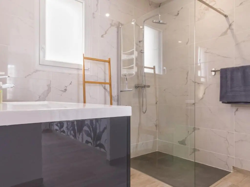 Gîte moderne avec confort, près de la mer, jardin clos, garage, WiFi, et équipements bébé - FR-1-306-1173