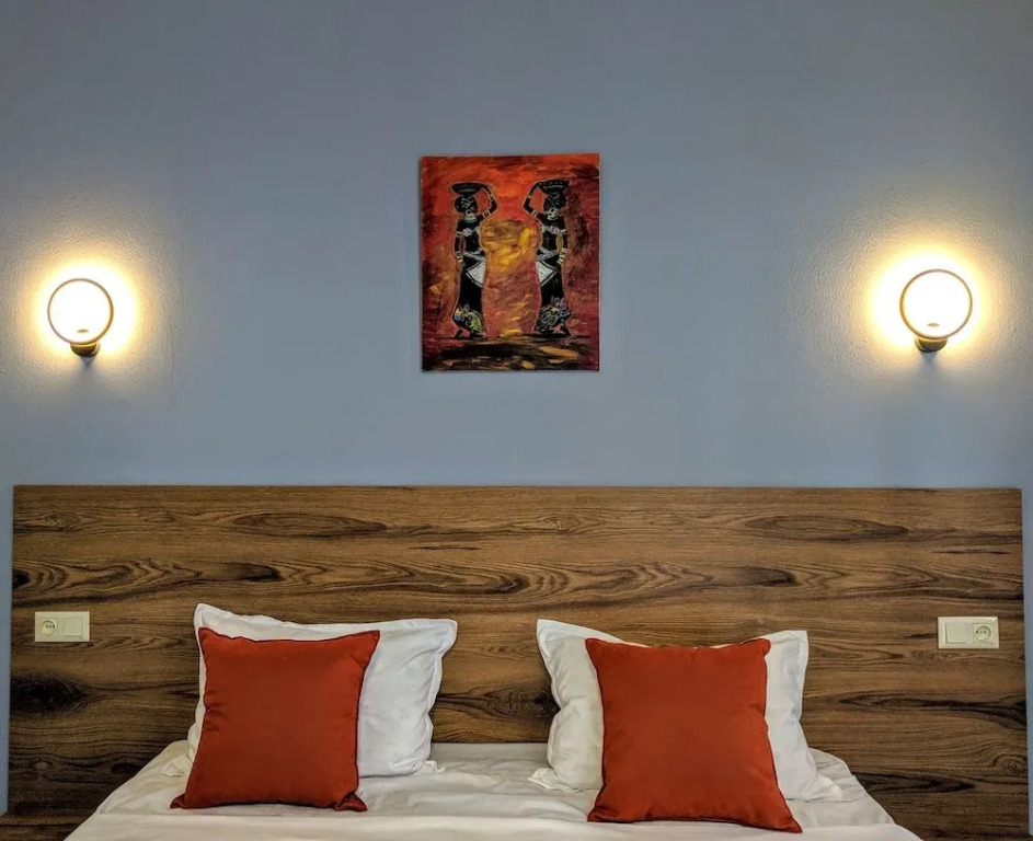 Hotel Canvas