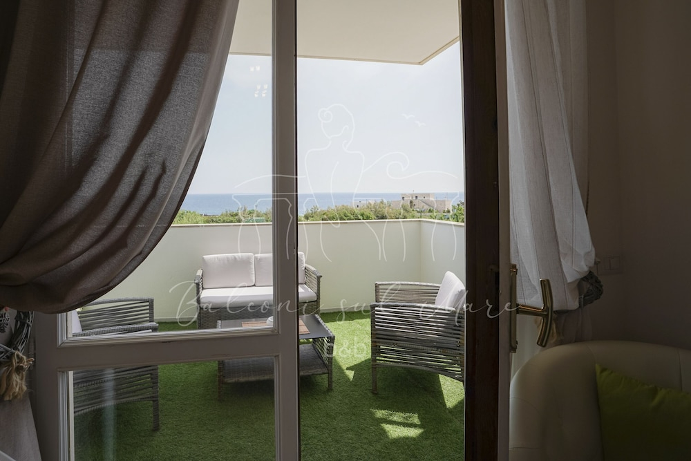 Room in B&B - B&B Balconi Sul Mare Deluxe Room With Hydromassage "madonna Dell'altomare"