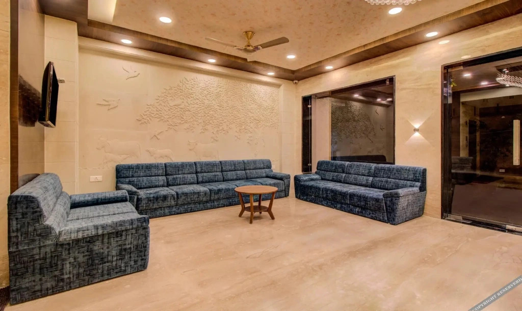 Opulence Inn - 500 Meters From Railway Station