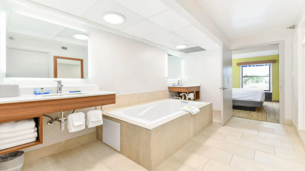Holiday Inn Express Hotel & Suites Pigeon Forge by IHG