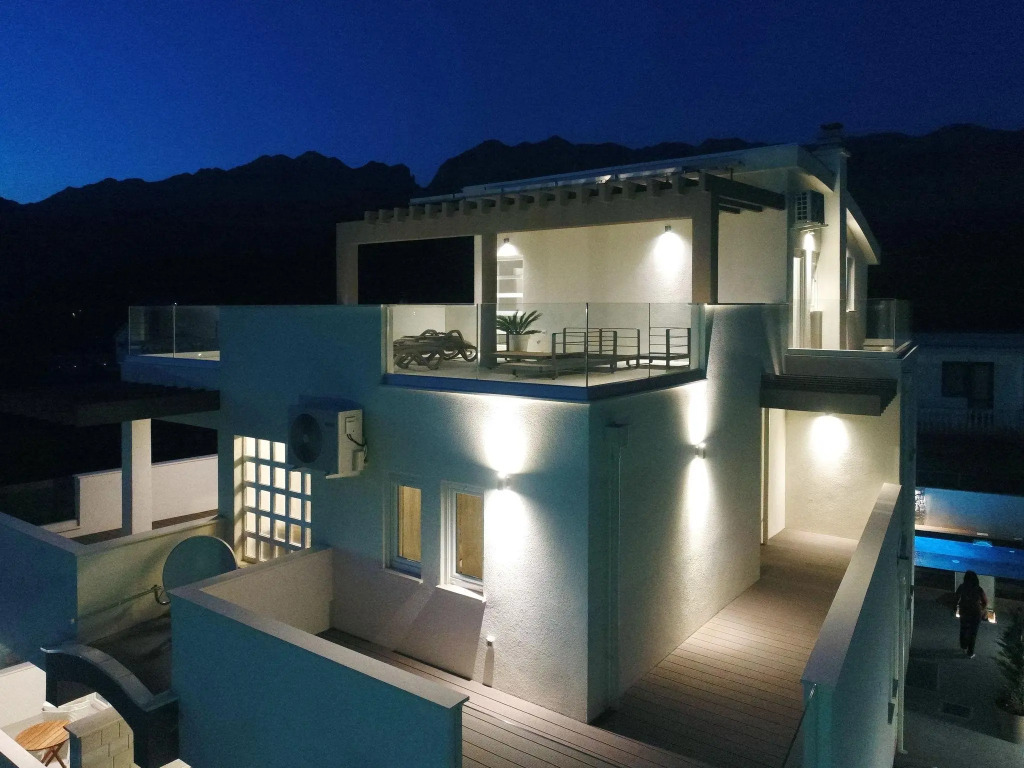 Villa with Heated Pool