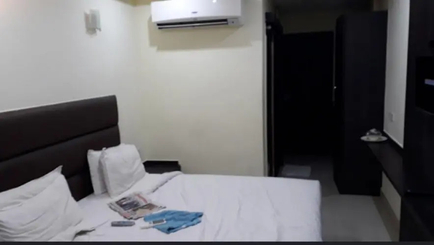 Fabhotel Ample Yard