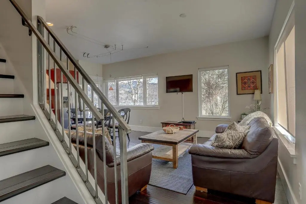 Surfsup! 30 Day Minimum 3 Bedrooms 2 Bathrooms Home