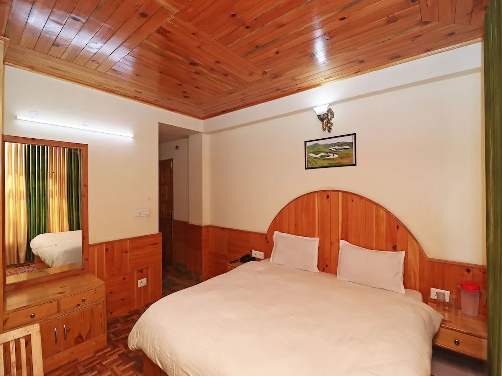 OYO 13715 Home Stay River View Manali