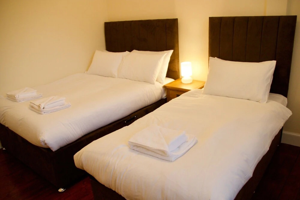 2 Bedroom Flat Off Leith Walk