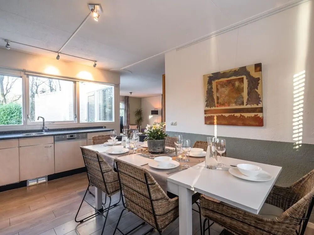 Detached villa with enclosed wooded garden with lawn, jacuzzi and infrared sauna