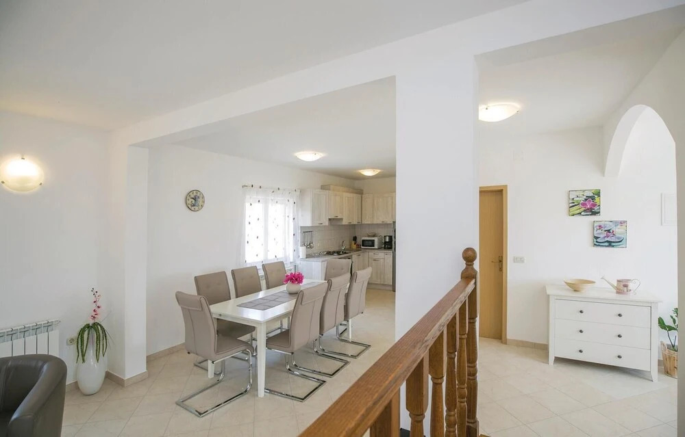 Amazing Home in Drenje With Wifi and 4 Bedrooms