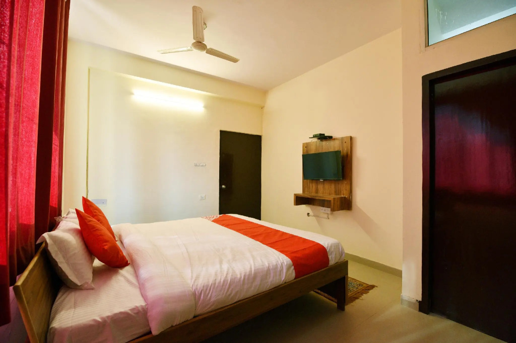 OYO 22966 Hotel Raj Niwas