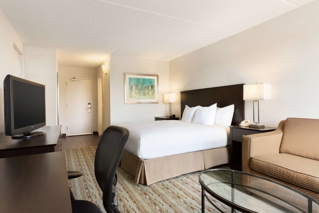 DoubleTree by Hilton Bradley International Airport