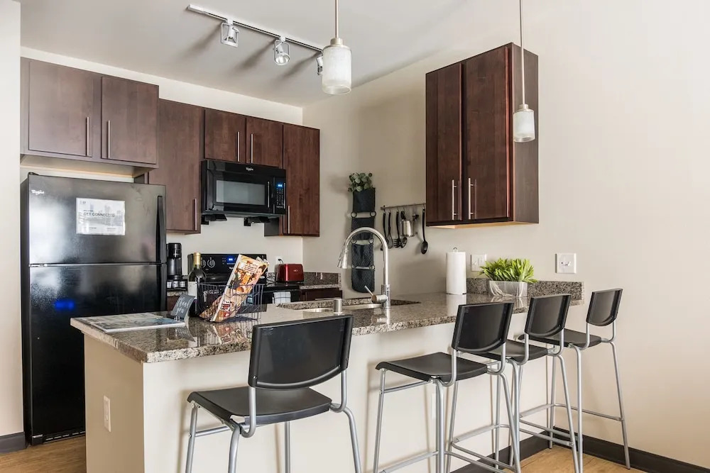 1 BR Downtown Loft Near Fiserv Forum by Frontdesk