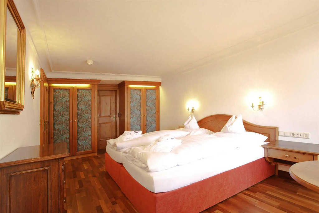 Hinterwies - Ski In / Lodge / Dine