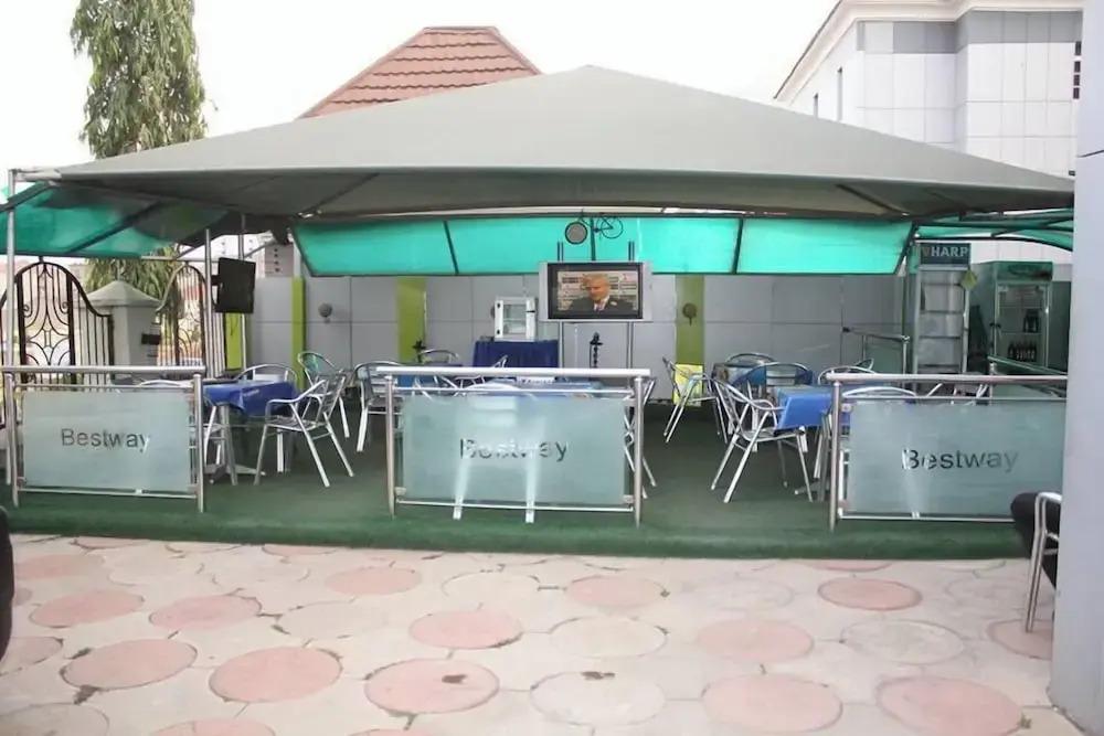 Bestway Luxury Suites