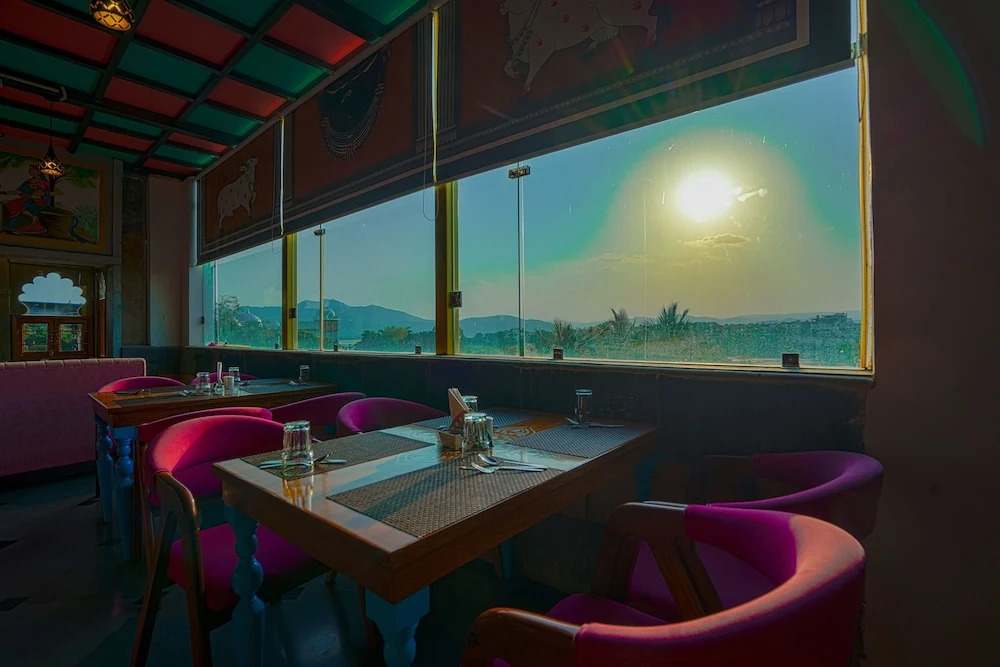 AAJ HAVELI - Pichola Lake Facing Hotel