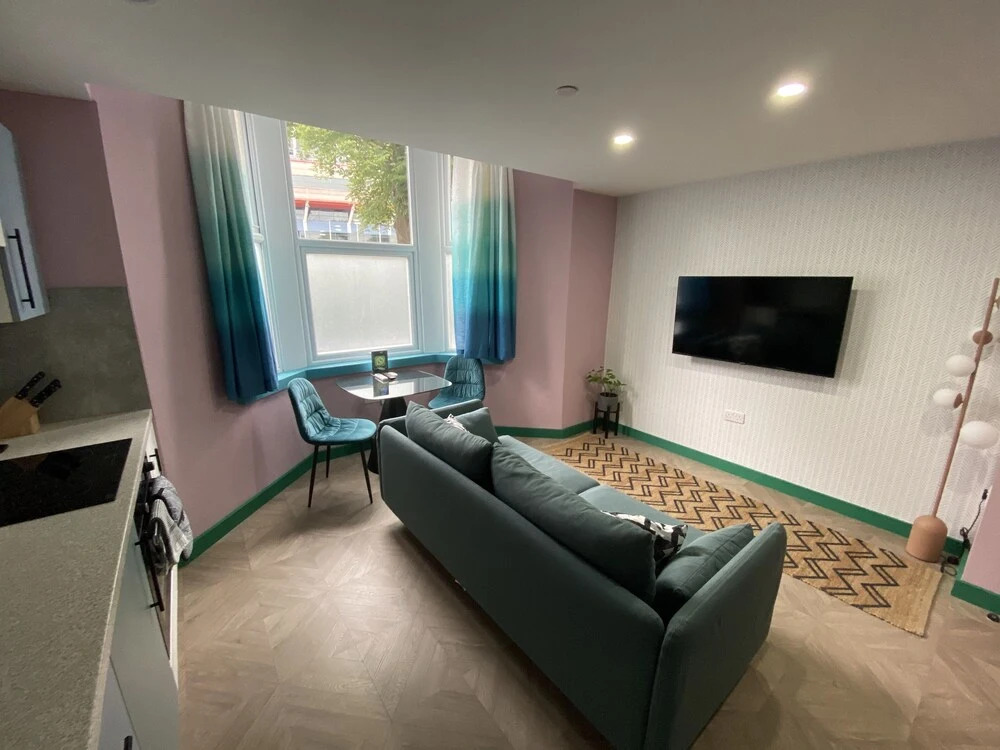 Aaron Wise - 51 Fitzhamon Apartments