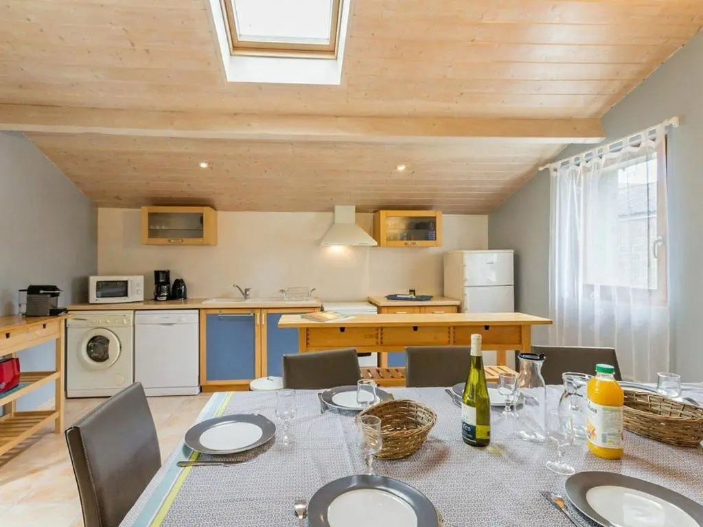 Ancien Bâtiment de Ferme Rénové entre Nantes et Pornic avec Jardin et Activités - FR-1-306-1028