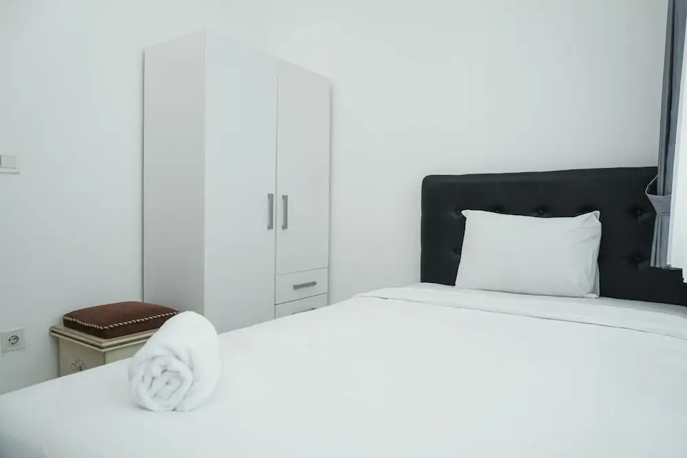 Minimalist And Cozy 2Br Apartment At The Nest Near Puri By Travelio