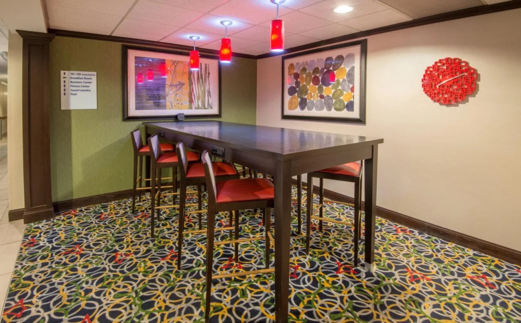 Holiday Inn Express Cleveland Airport - Brook Park by IHG
