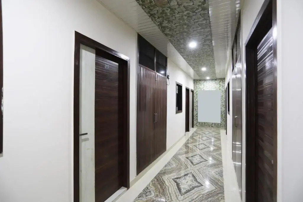 Oyo 39767 Hotel Av Plaza