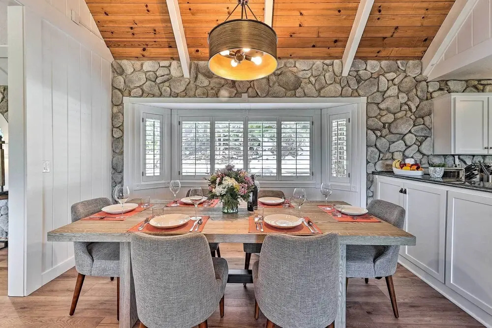 'ridgeline Retreat' w/ Mountain Lake Views!
