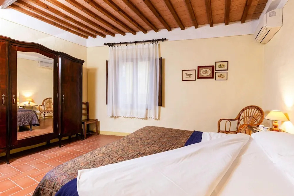 Apartment in Montaione With Carport